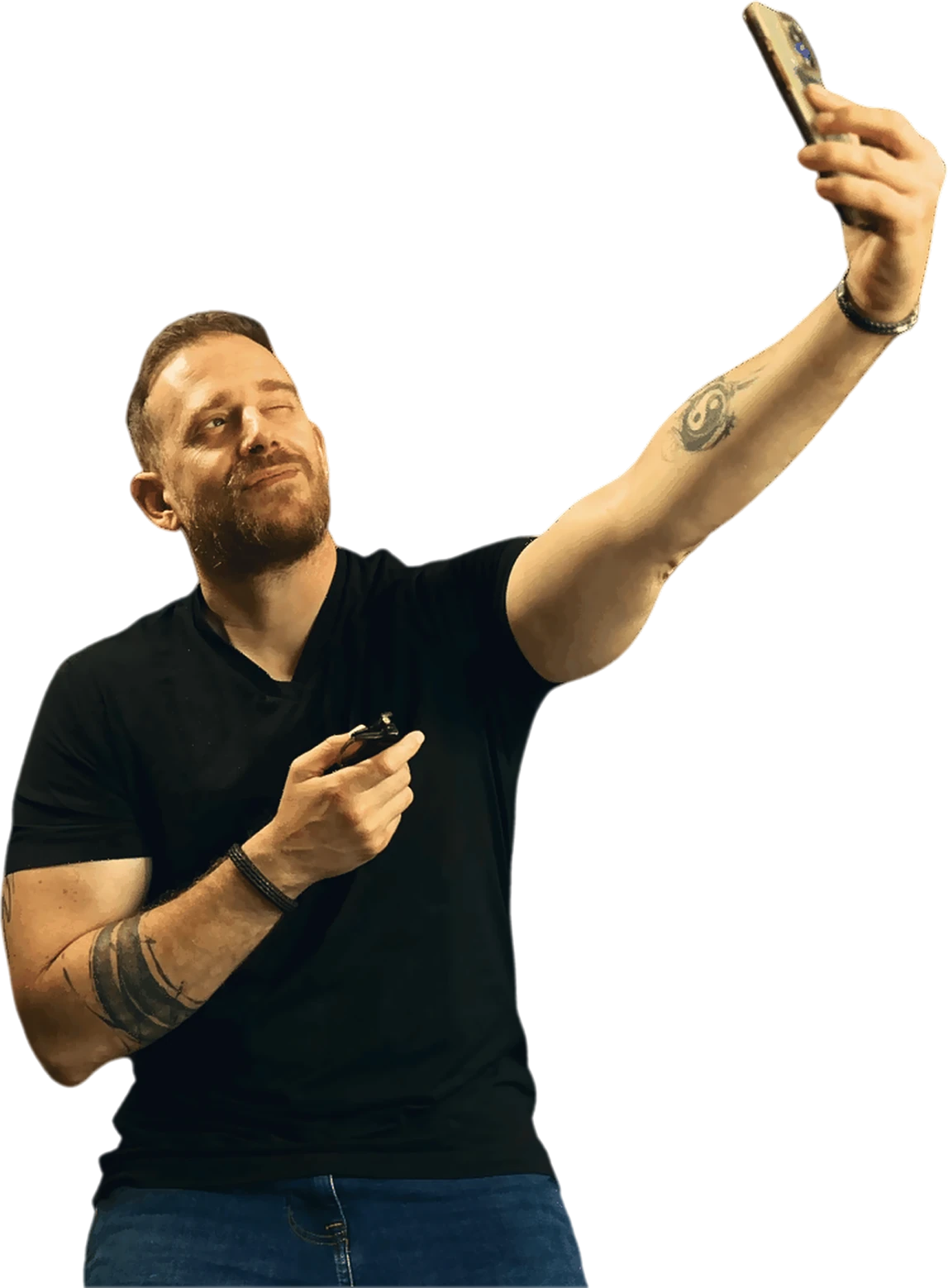 יואל דורון מצטלם בסלפי וקורץ